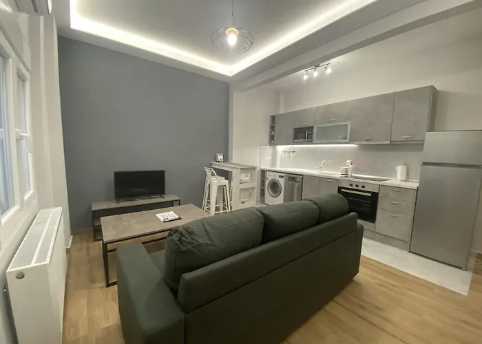 Renovated With Separate Access Apartament Salonic